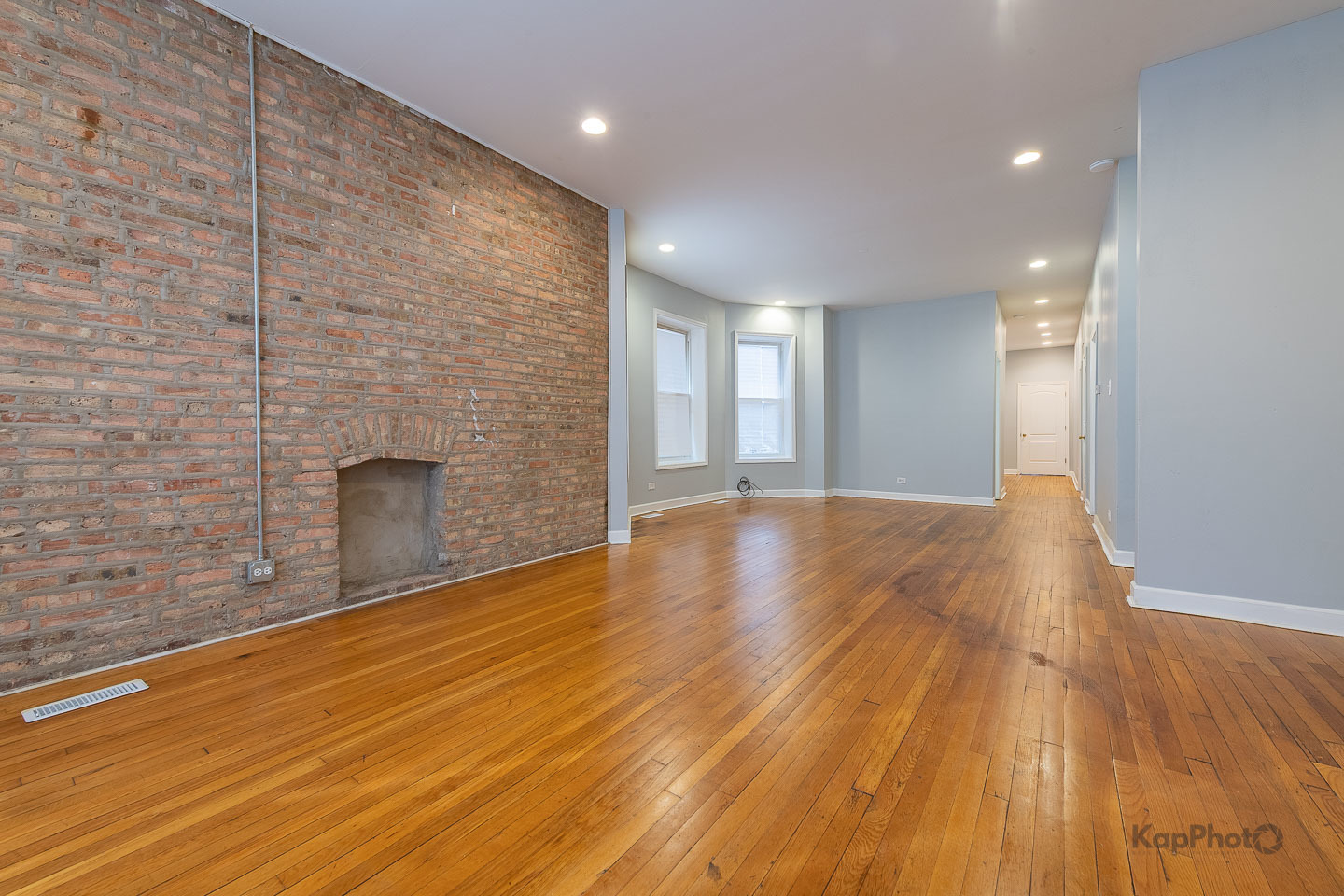 7750 S Saginaw Avenue Unit: 1