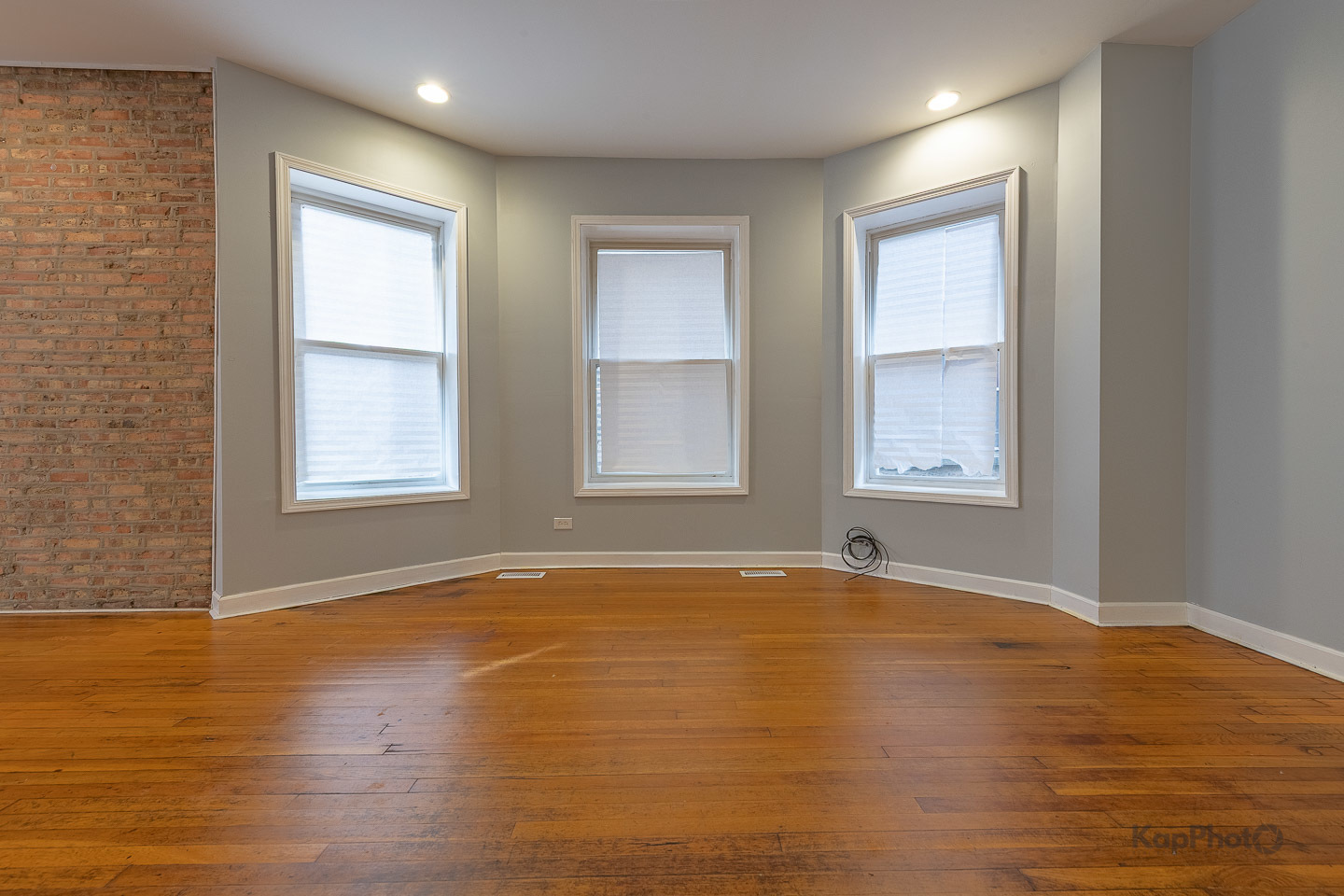 7750 S Saginaw Avenue Unit: 1