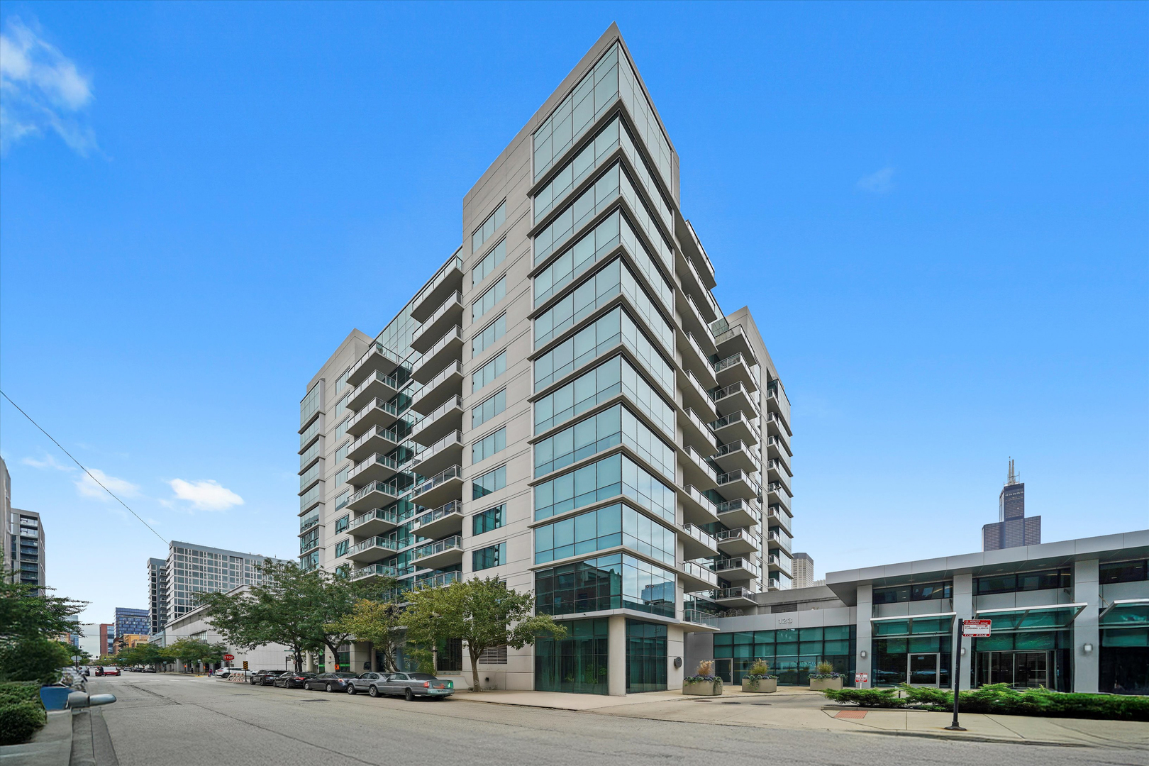 125 S Green Street Unit: 806A