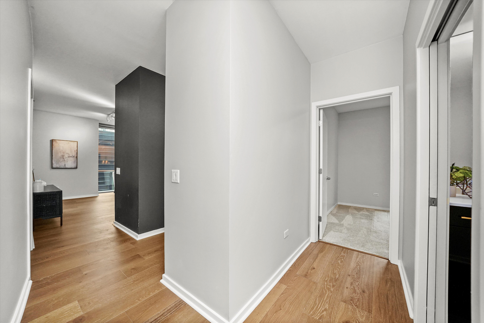 125 S Green Street Unit: 806A