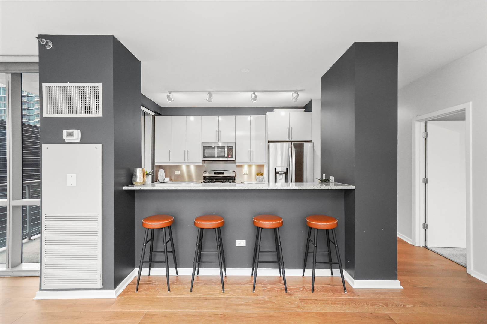 125 S Green Street Unit: 806A