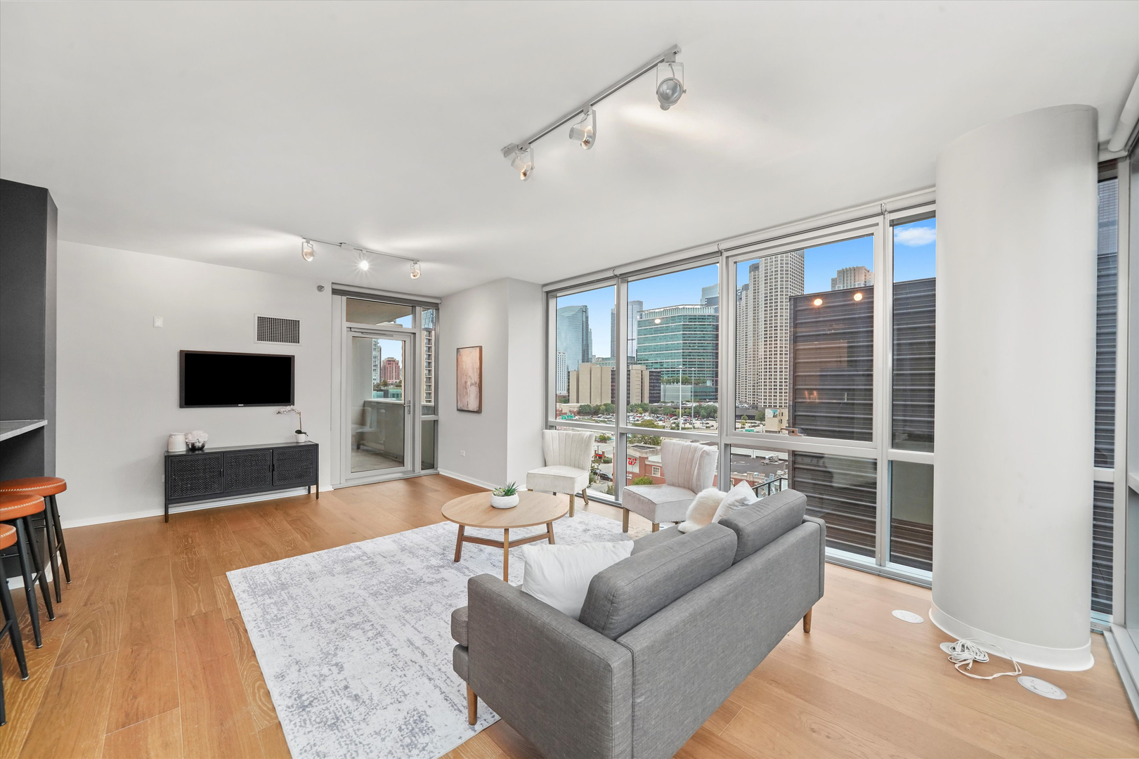 125 S Green Street Unit: 806A