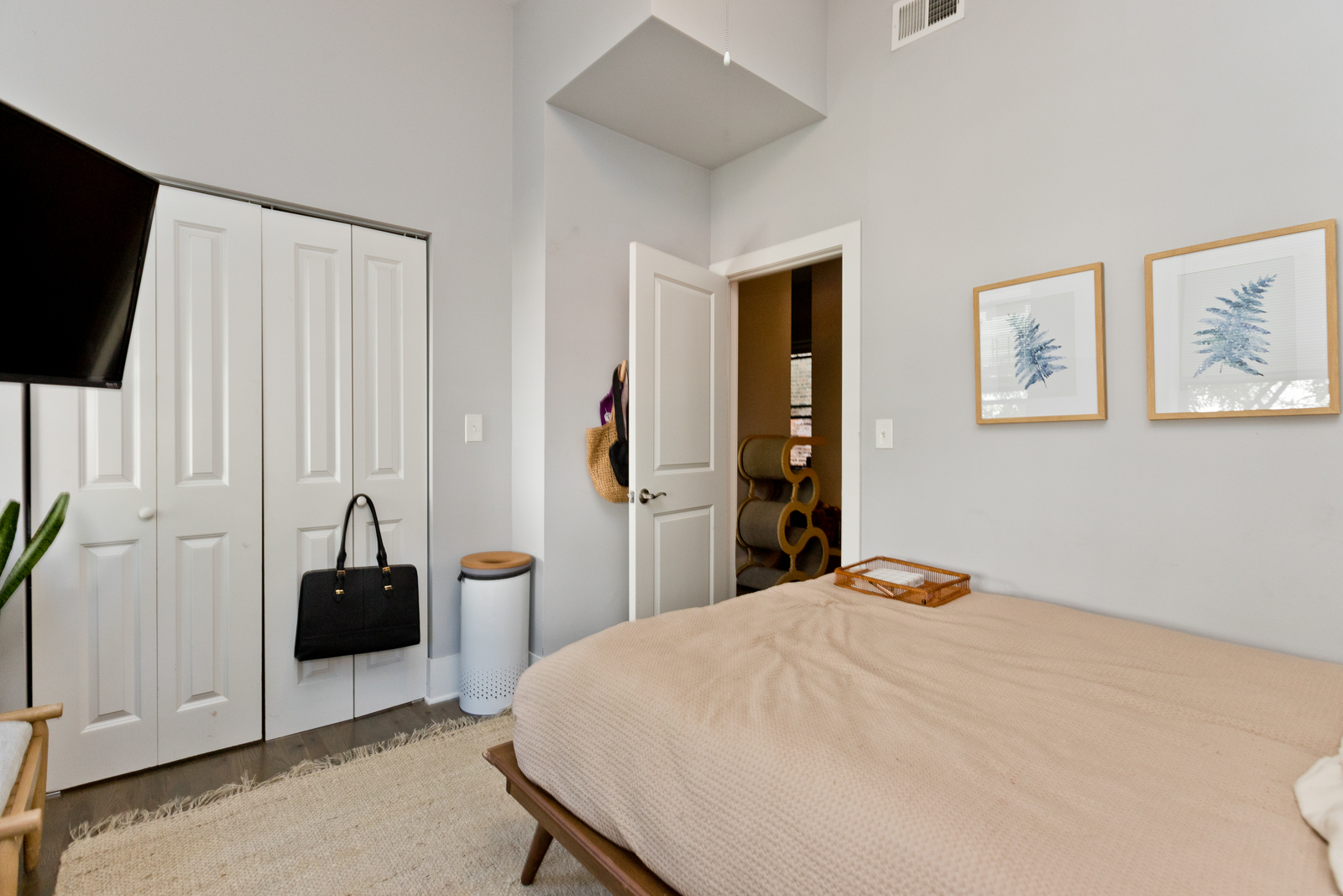 1044 W 18th Street Unit: 2R