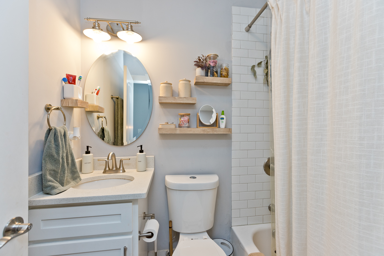 1044 W 18th Street Unit: 2R