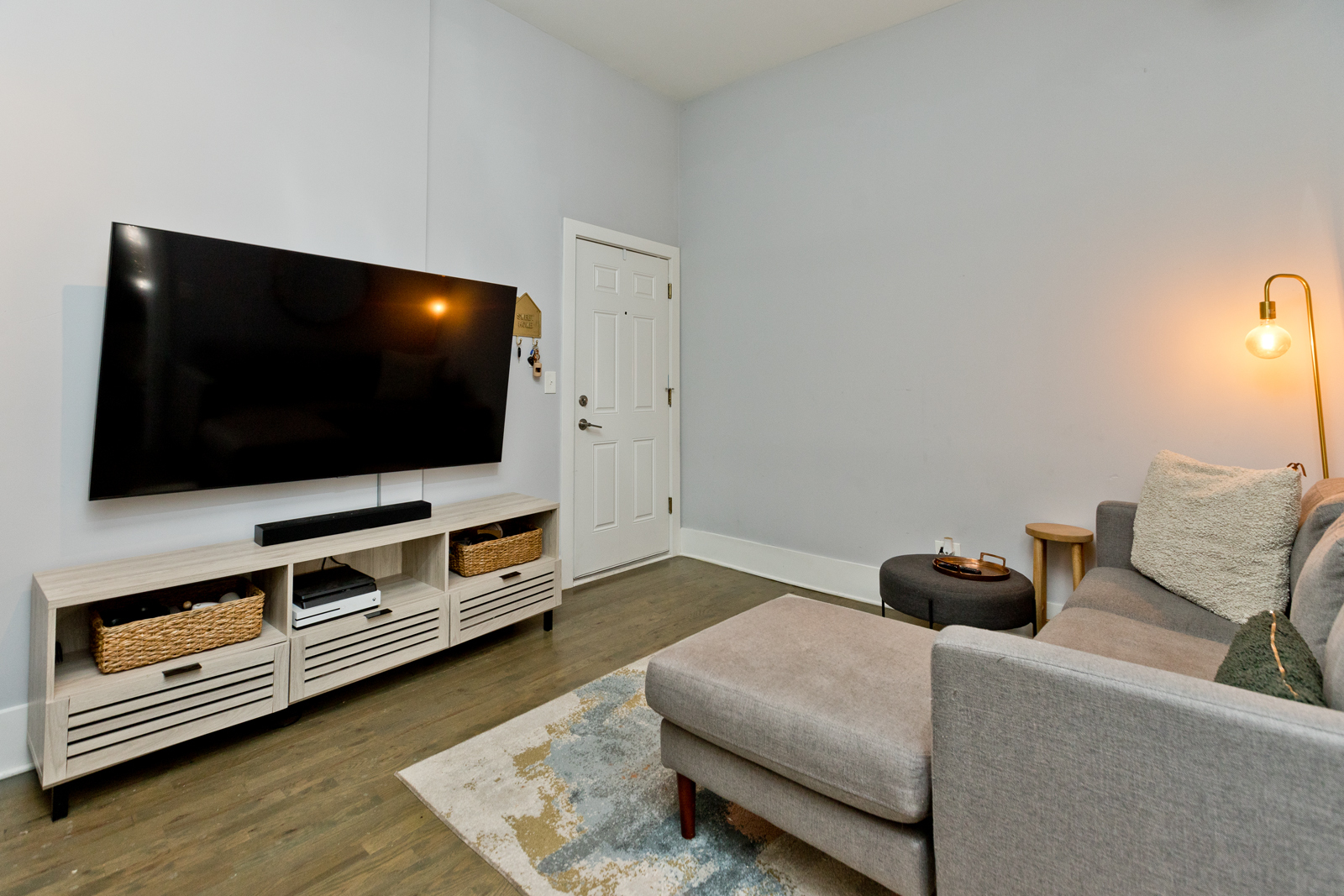 1044 W 18th Street Unit: 2R