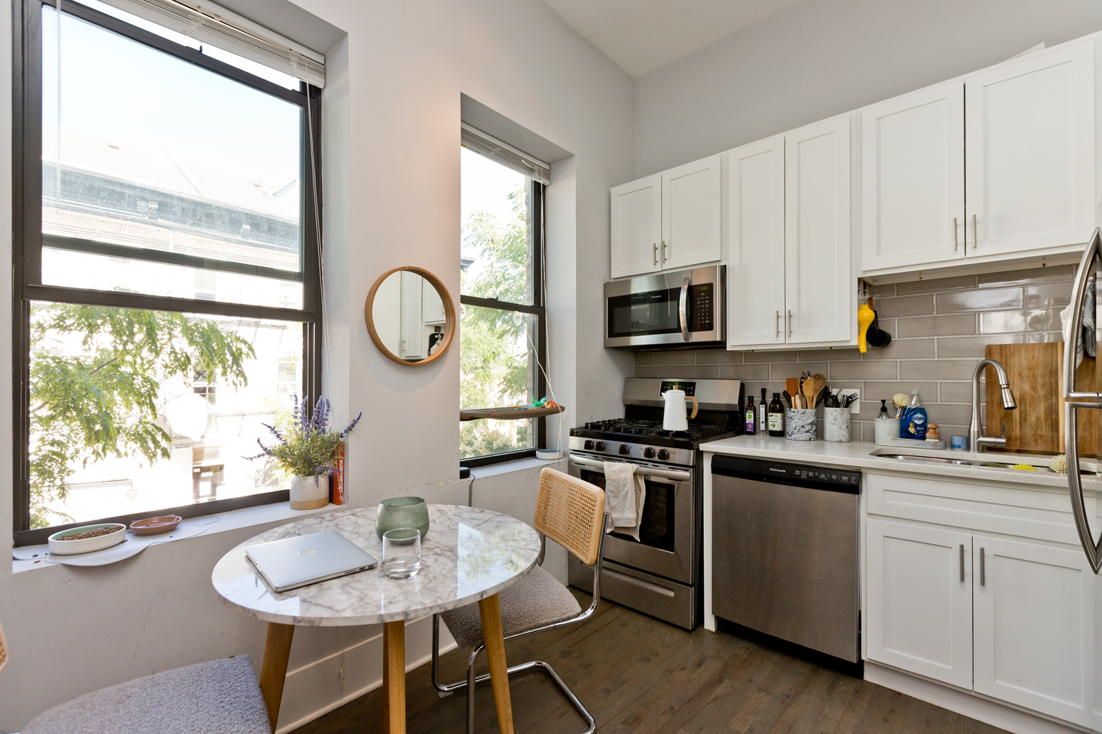 1044 W 18th Street Unit: 2R