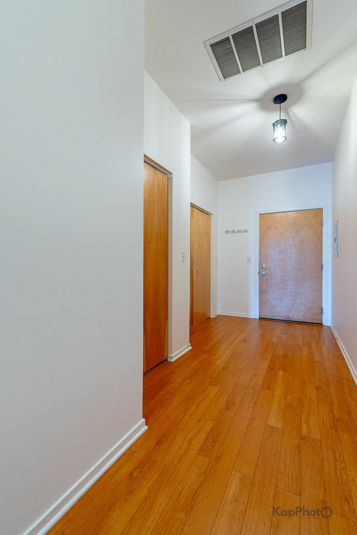 2935 N Clybourn Avenue Unit: 301