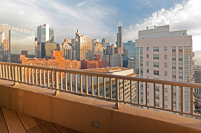 200 N Jefferson Street Unit: 2310