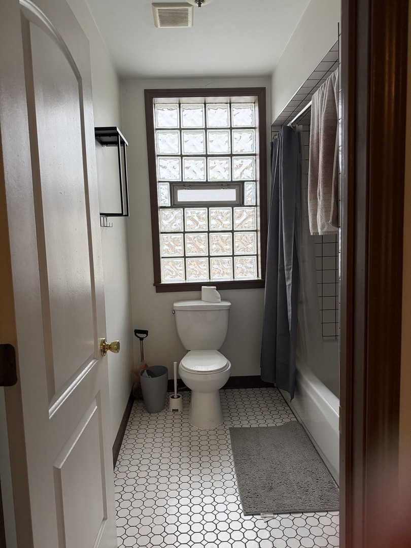 1410 W Blackhawk Street Unit: 3W