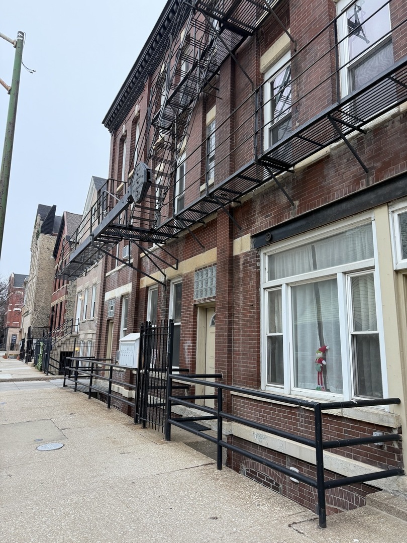 1410 W Blackhawk Street Unit: 3W