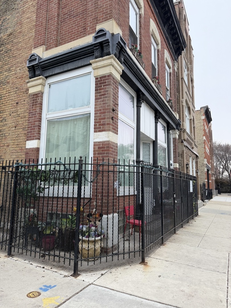 1410 W Blackhawk Street Unit: 3W