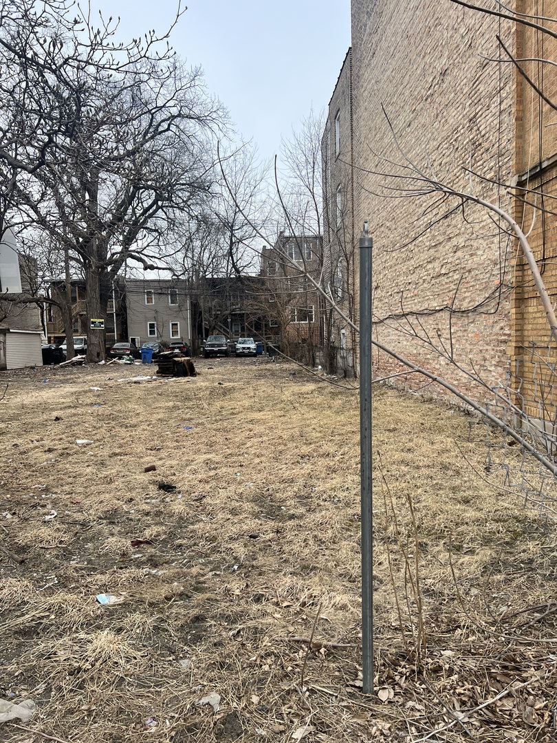 4212 W Gladys Avenue