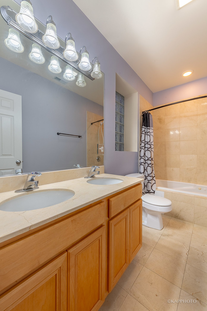 1345 W Fillmore Street Unit: 3