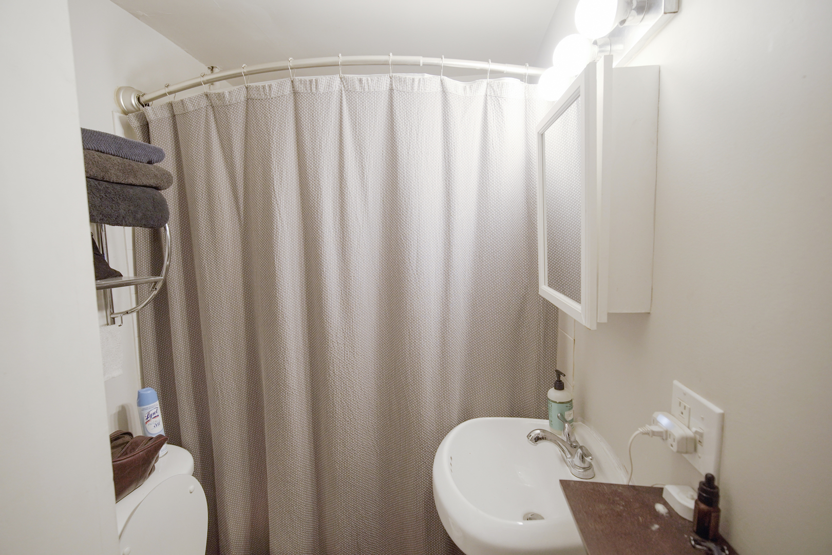 1077 N Paulina Street Unit: G