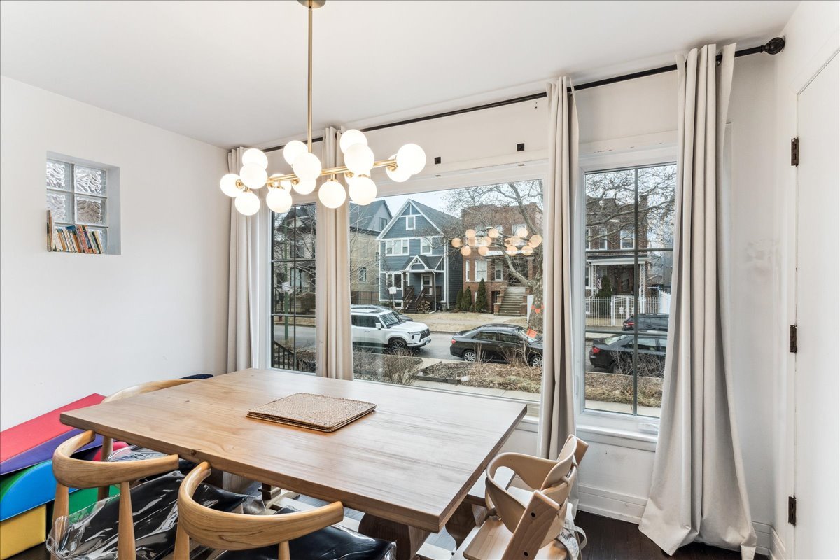 2735 N Mozart Avenue Unit: 1