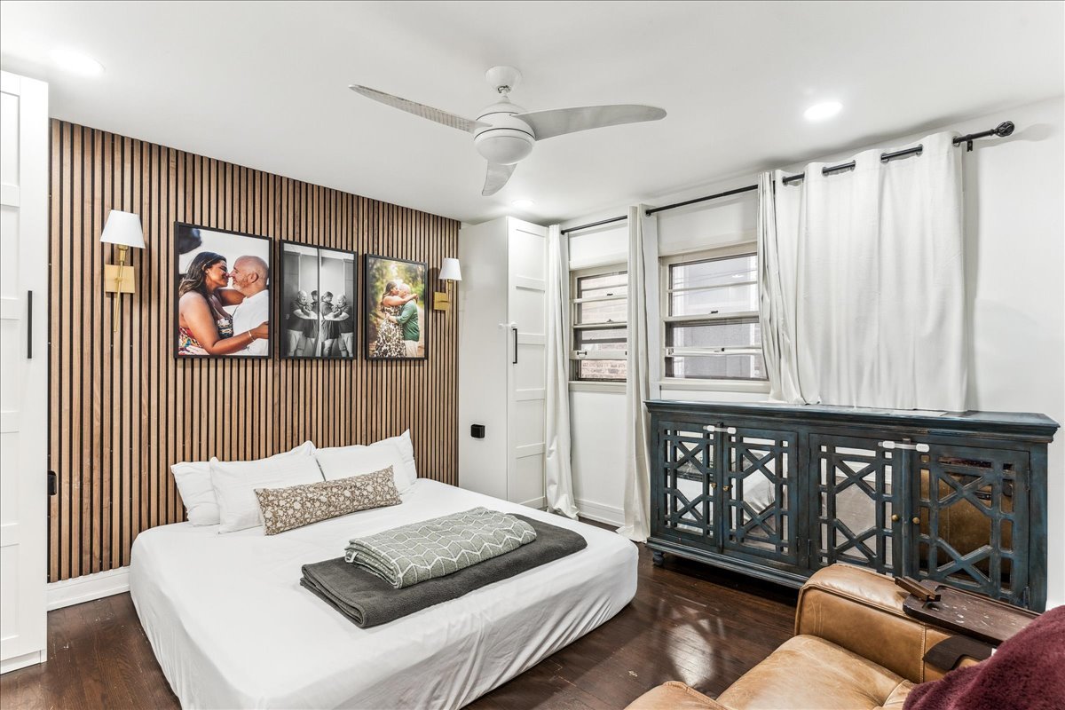 2735 N Mozart Avenue Unit: 1