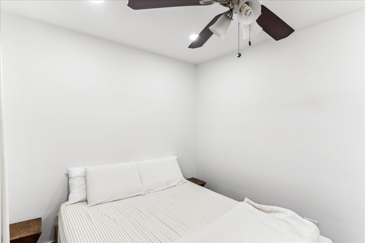 2735 N Mozart Avenue Unit: 1