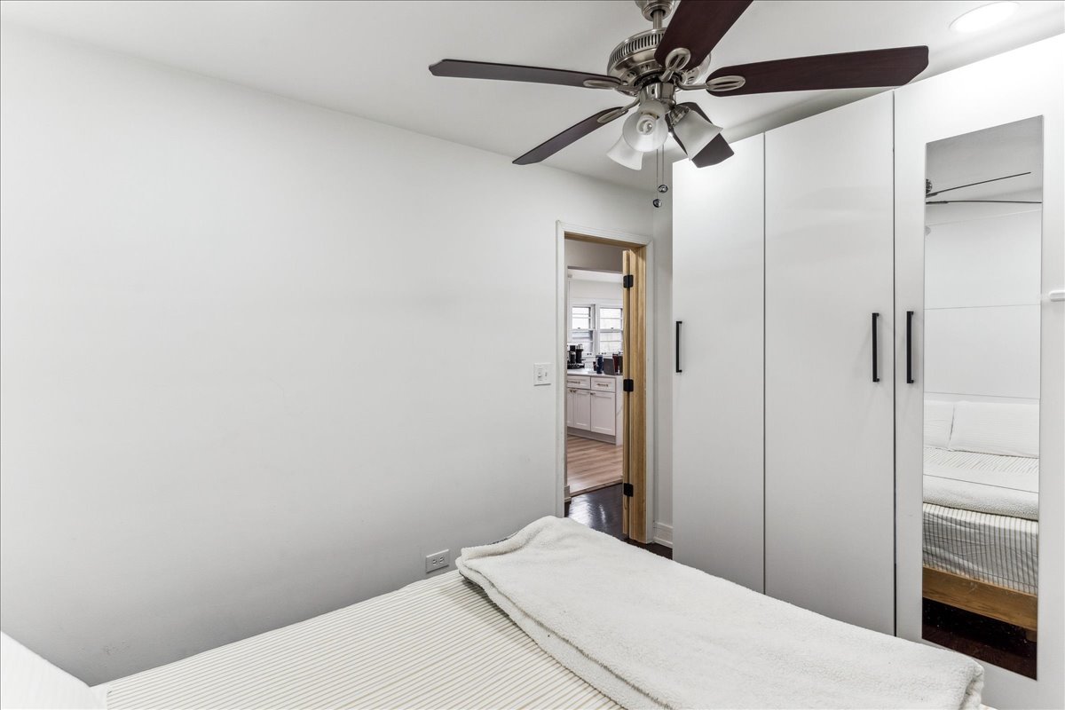 2735 N Mozart Avenue Unit: 1