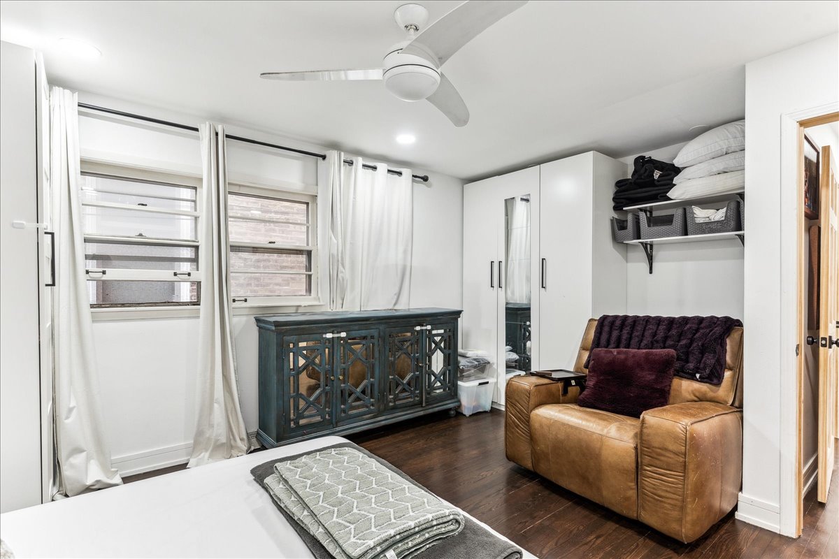 2735 N Mozart Avenue Unit: 1