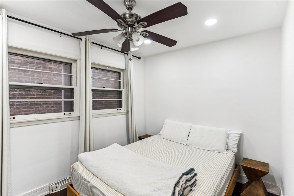 2735 N Mozart Avenue Unit: 1