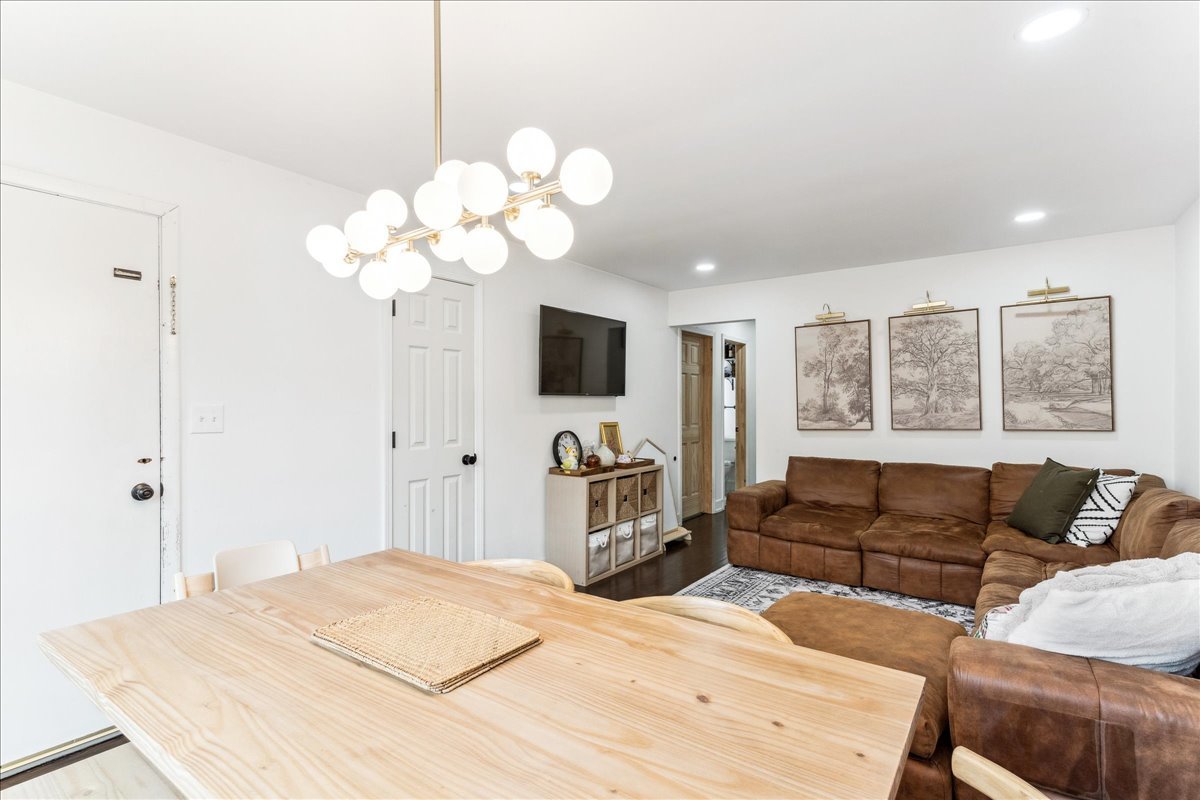 2735 N Mozart Avenue Unit: 1