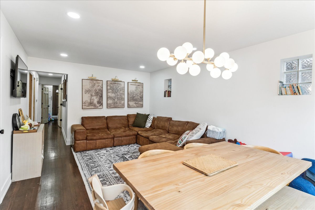2735 N Mozart Avenue Unit: 1