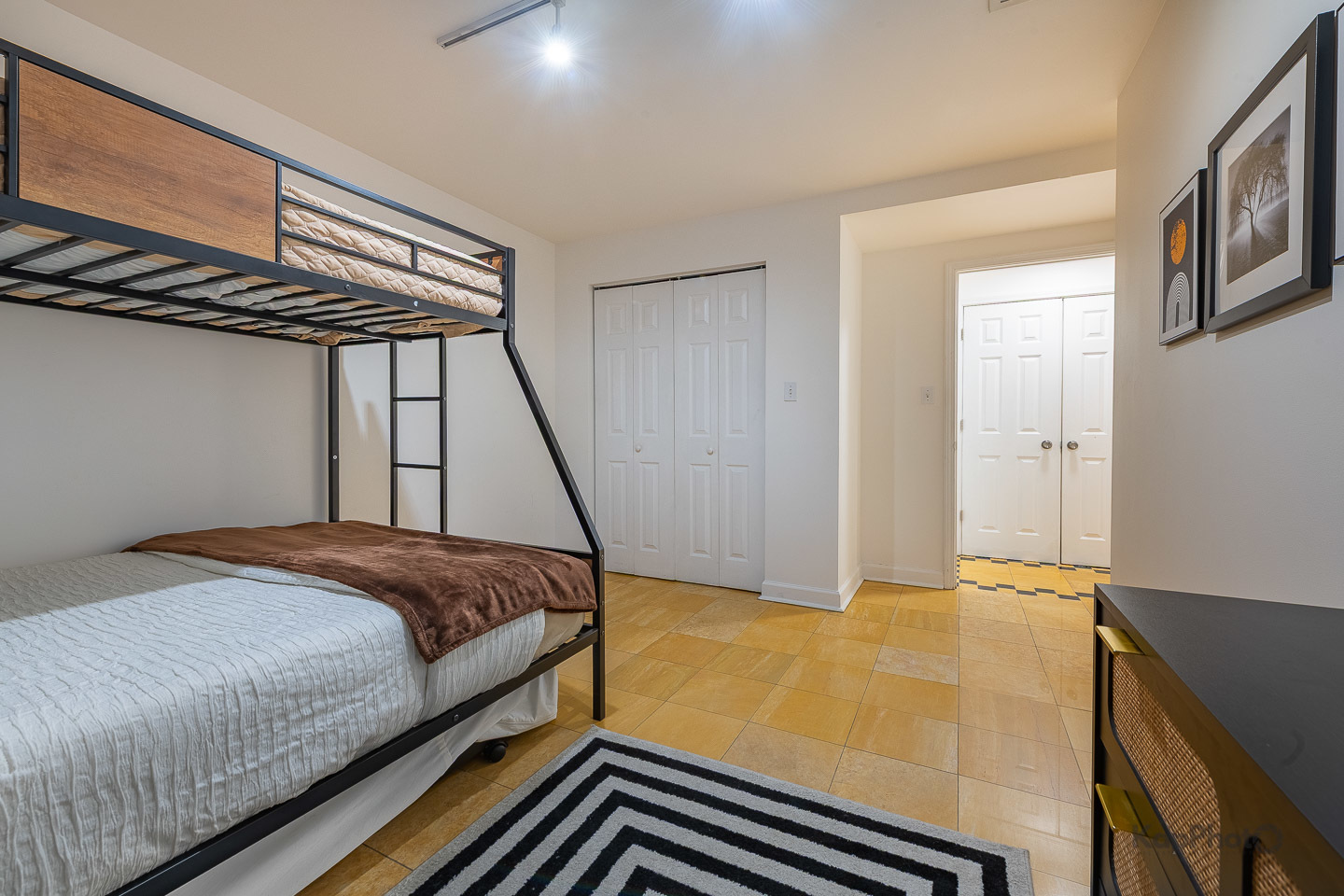 2843 S Wells Street Unit: 1E