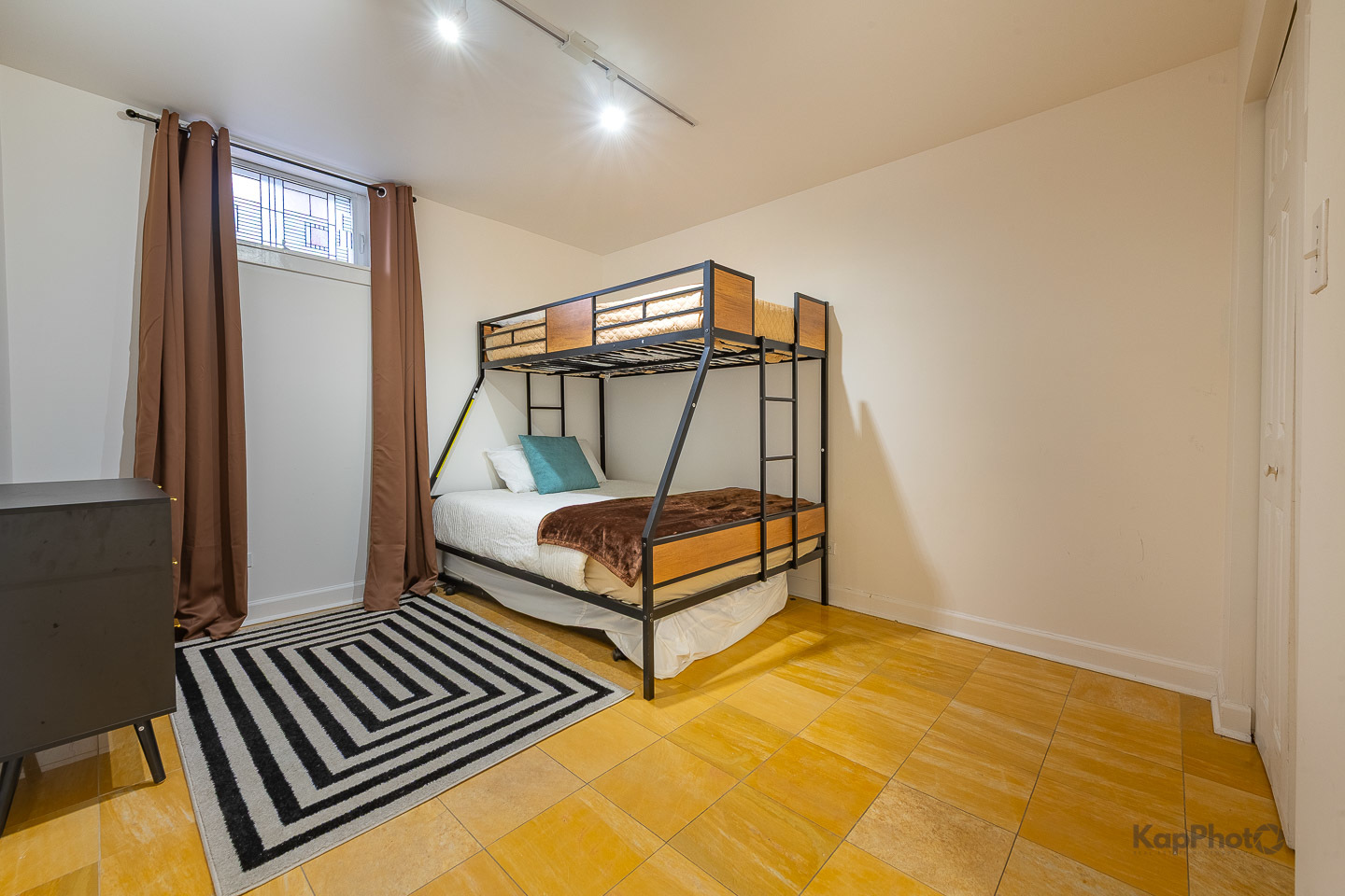 2843 S Wells Street Unit: 1E