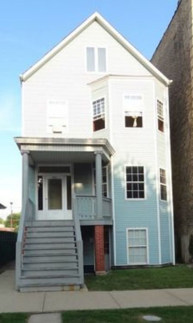 4207 N Sawyer Avenue Unit: G