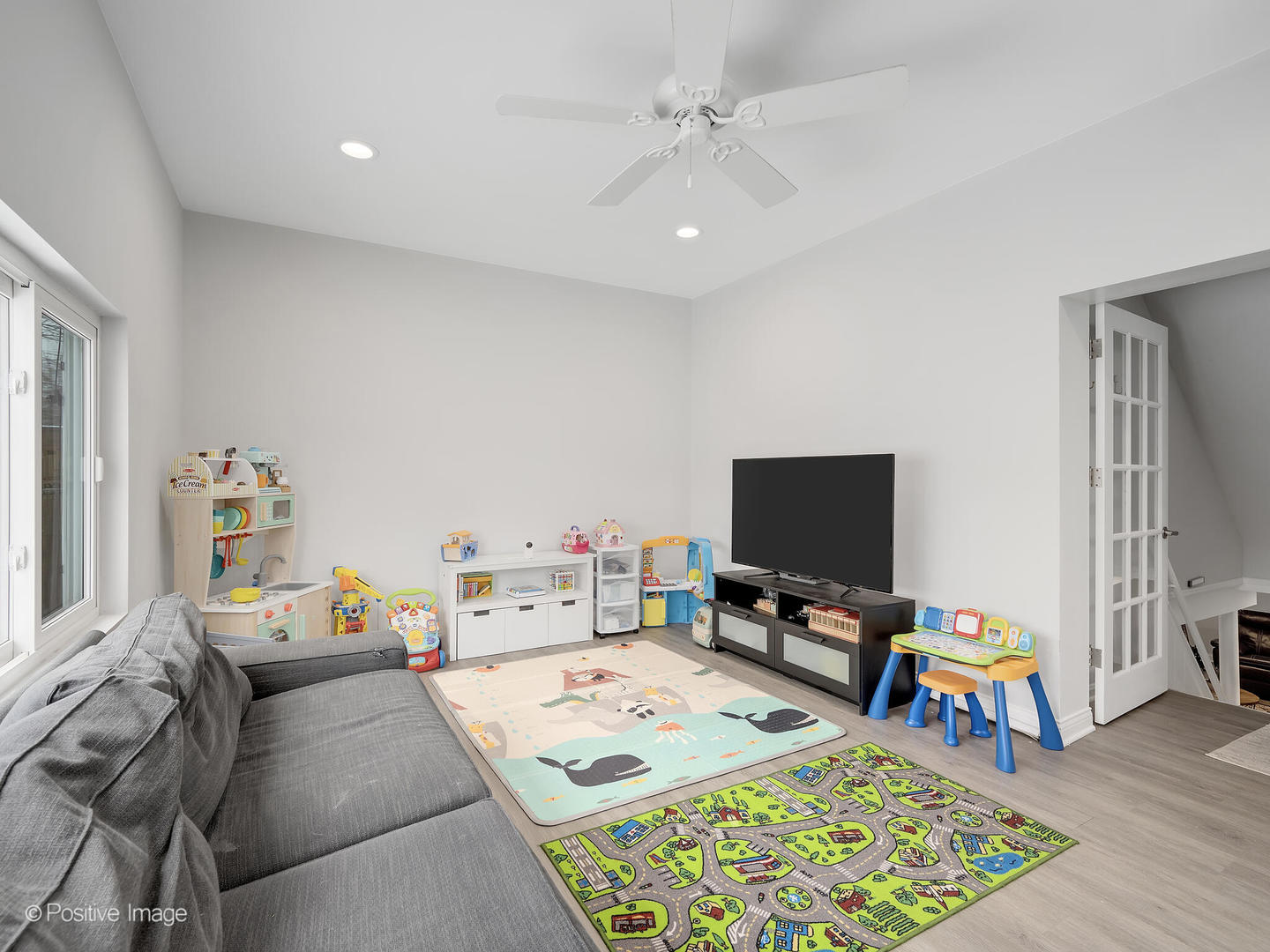 4912 N Mulligan Avenue