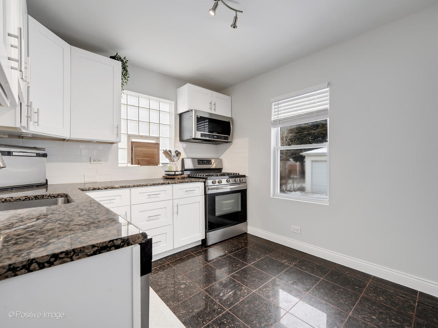 4912 N Mulligan Avenue