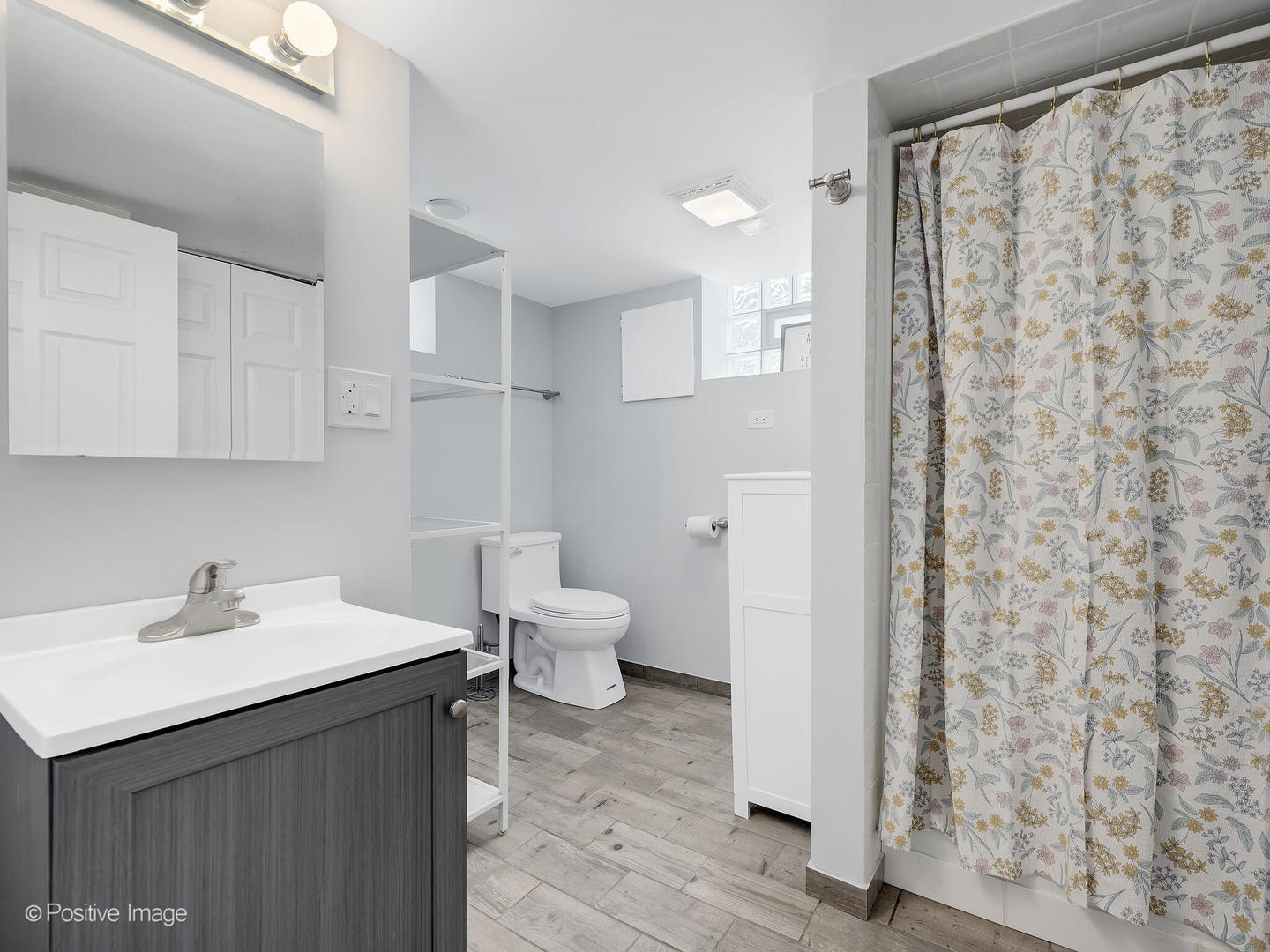 4912 N Mulligan Avenue