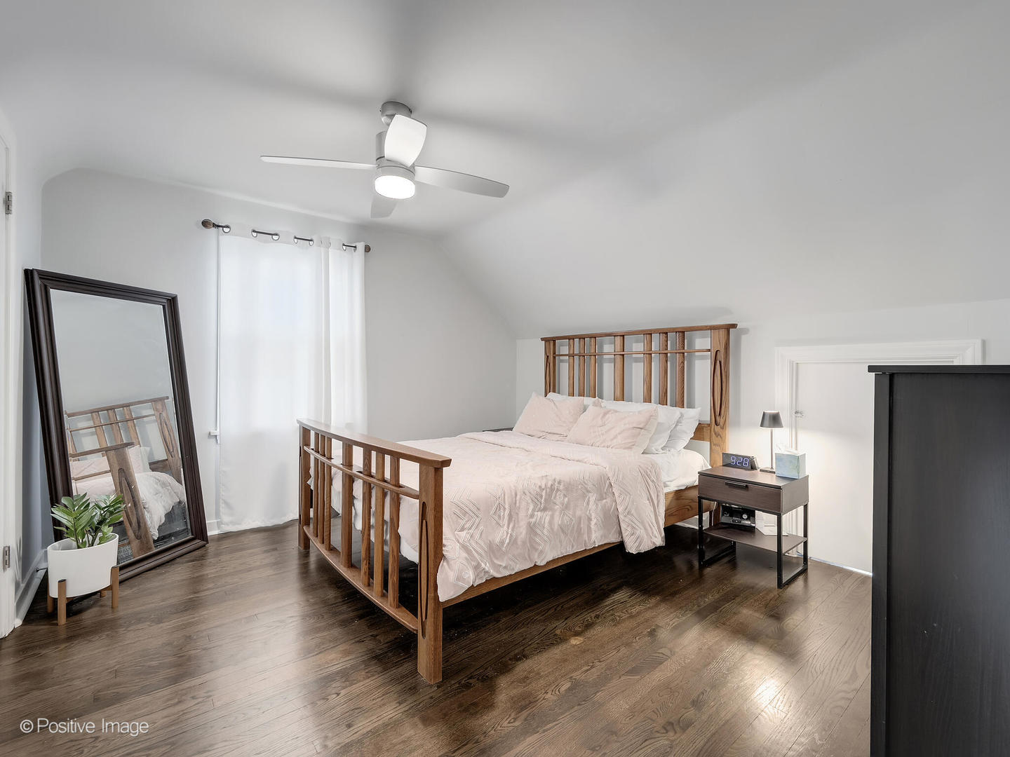 4912 N Mulligan Avenue