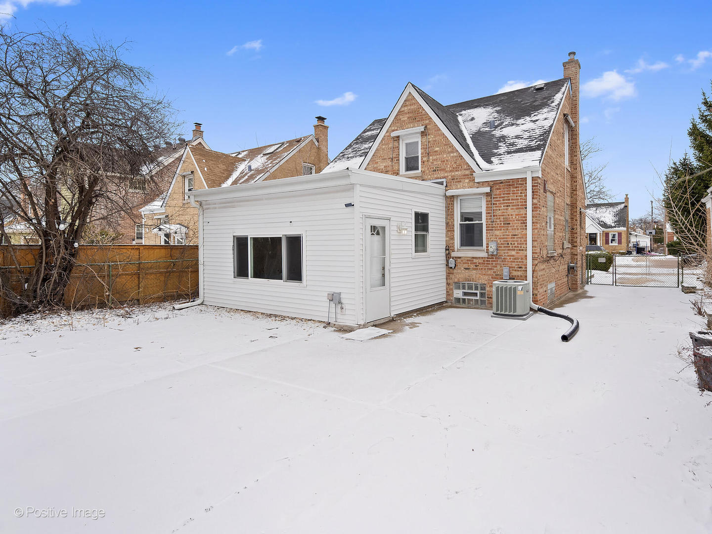 4912 N Mulligan Avenue