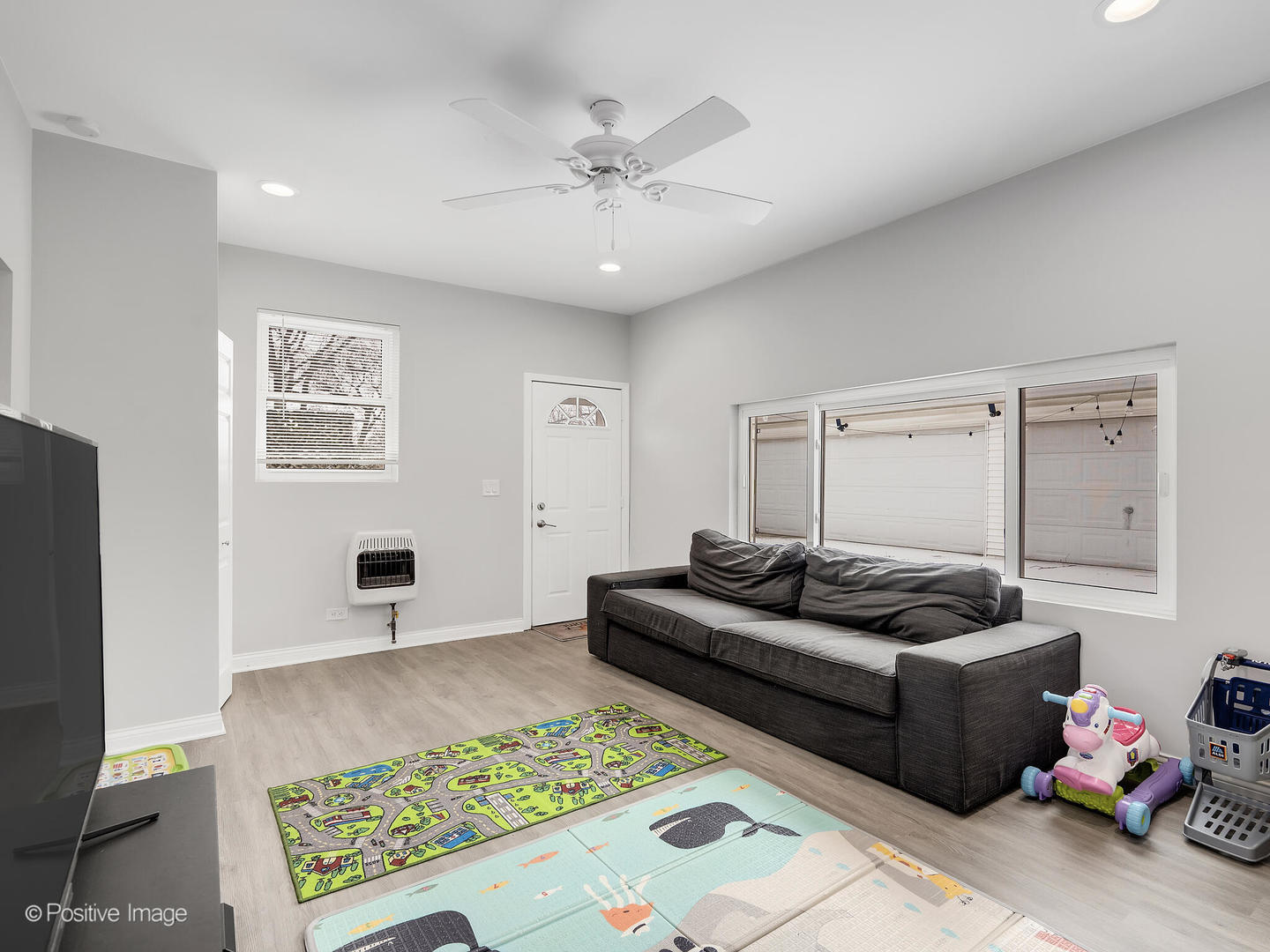 4912 N Mulligan Avenue