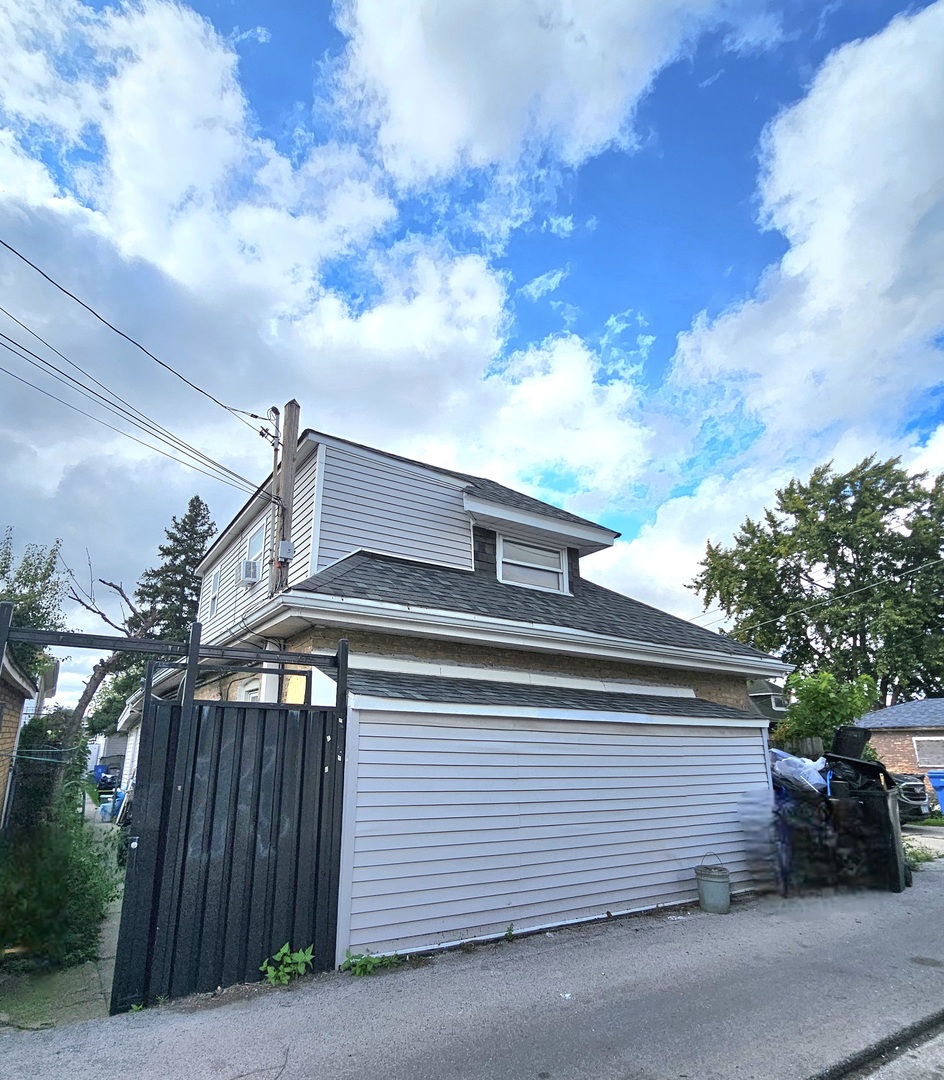 5635 S California Avenue