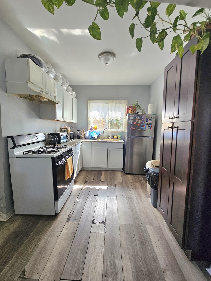 5635 S California Avenue