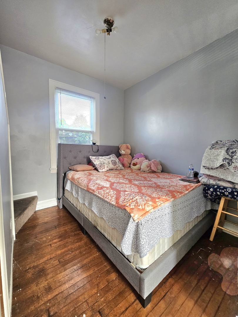 5635 S California Avenue