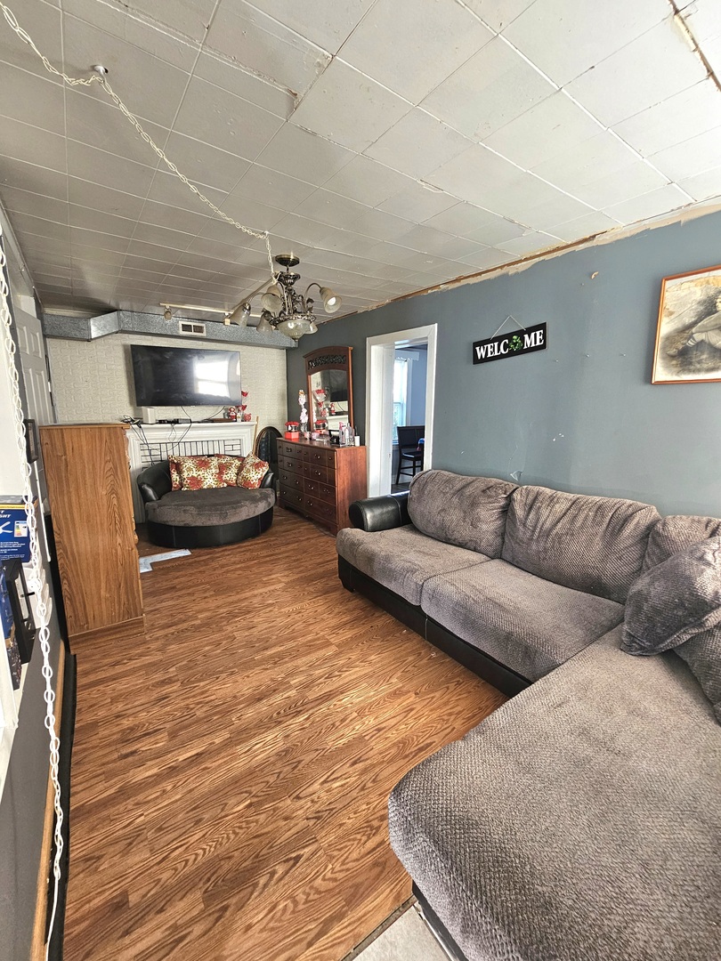 5635 S California Avenue