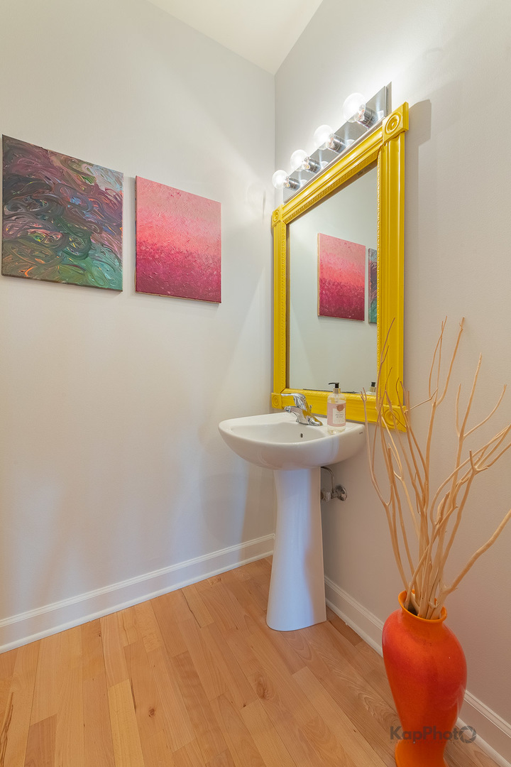 1600 S Prairie Avenue Unit: 1606