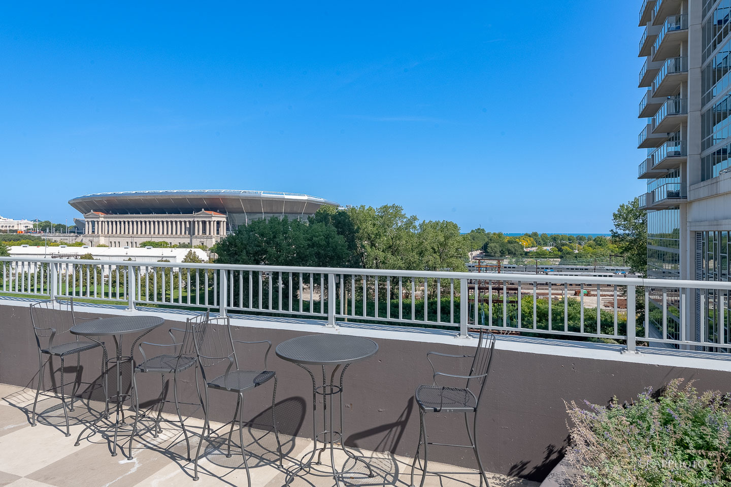 1600 S Prairie Avenue Unit: 1606