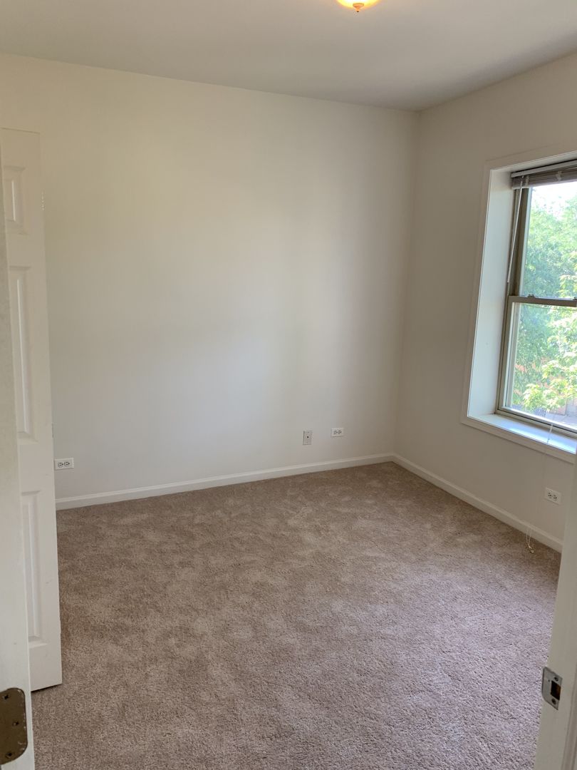 1943 W Chase Avenue Unit: 2