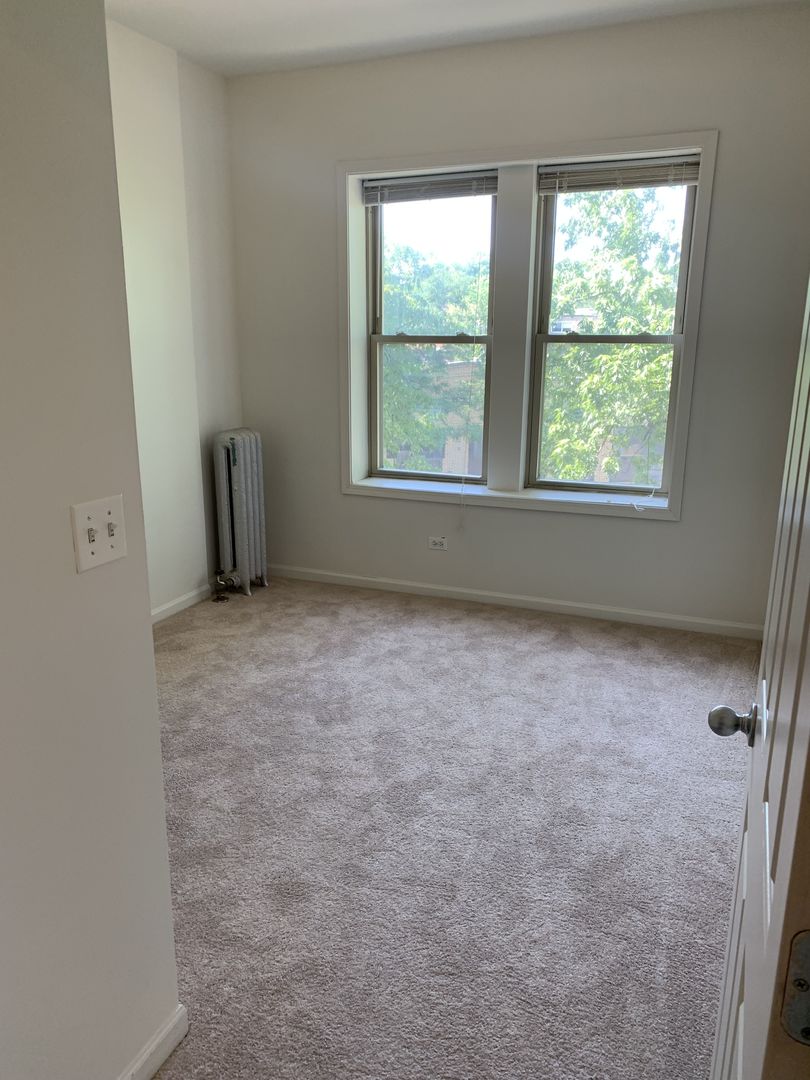 1943 W Chase Avenue Unit: 2