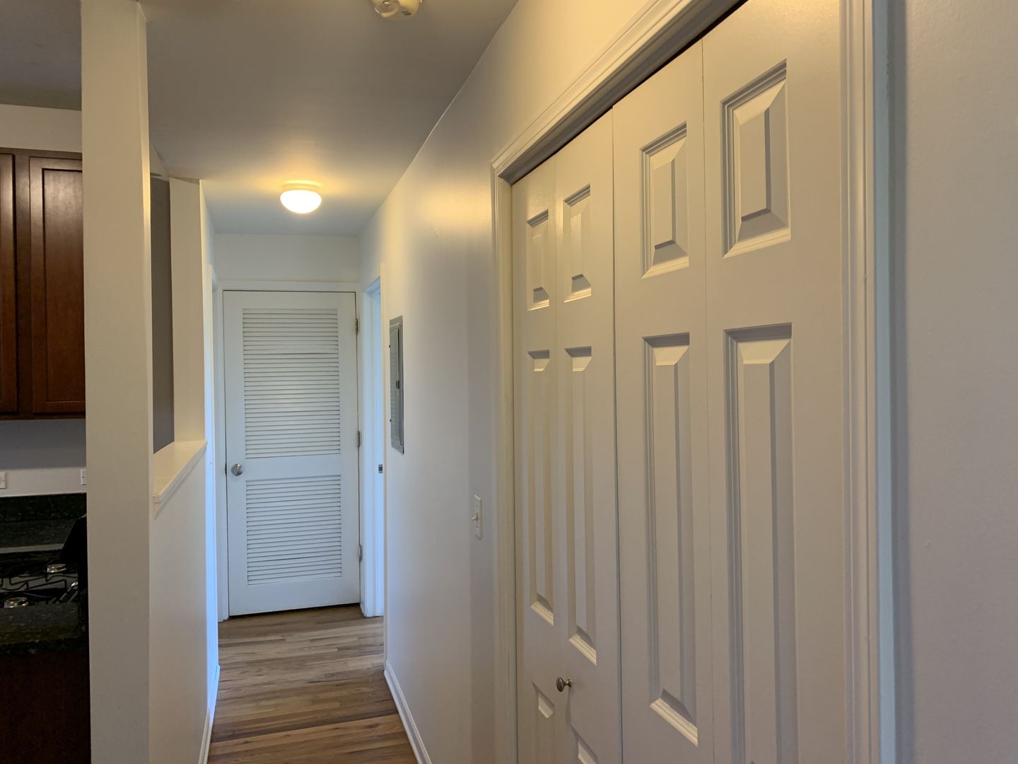 1943 W Chase Avenue Unit: 2