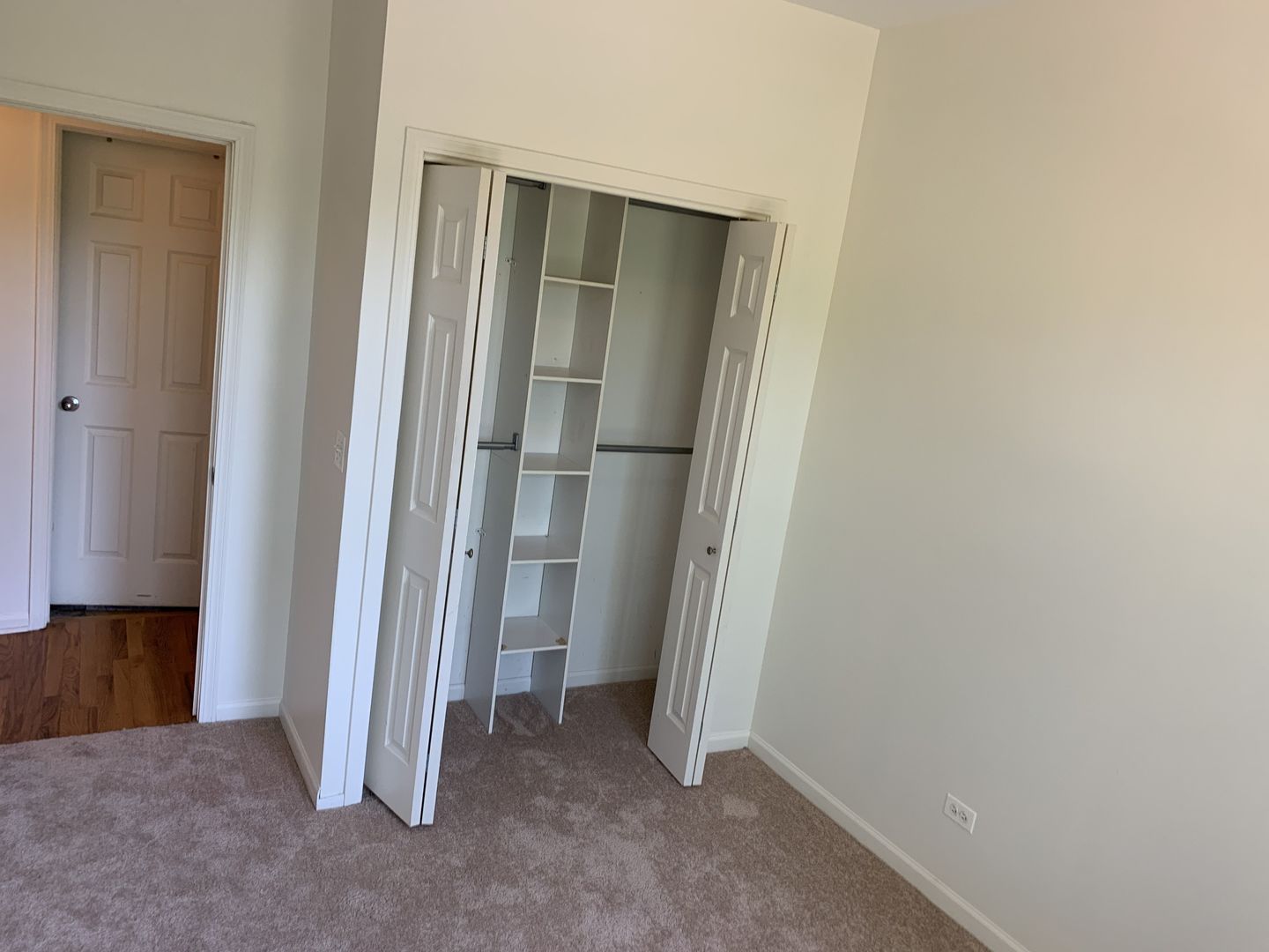 1943 W Chase Avenue Unit: 2