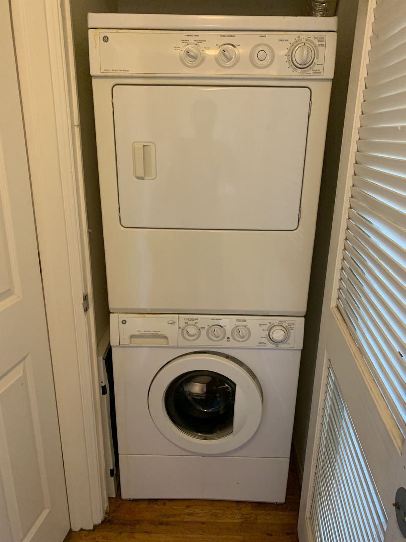 1943 W Chase Avenue Unit: 2