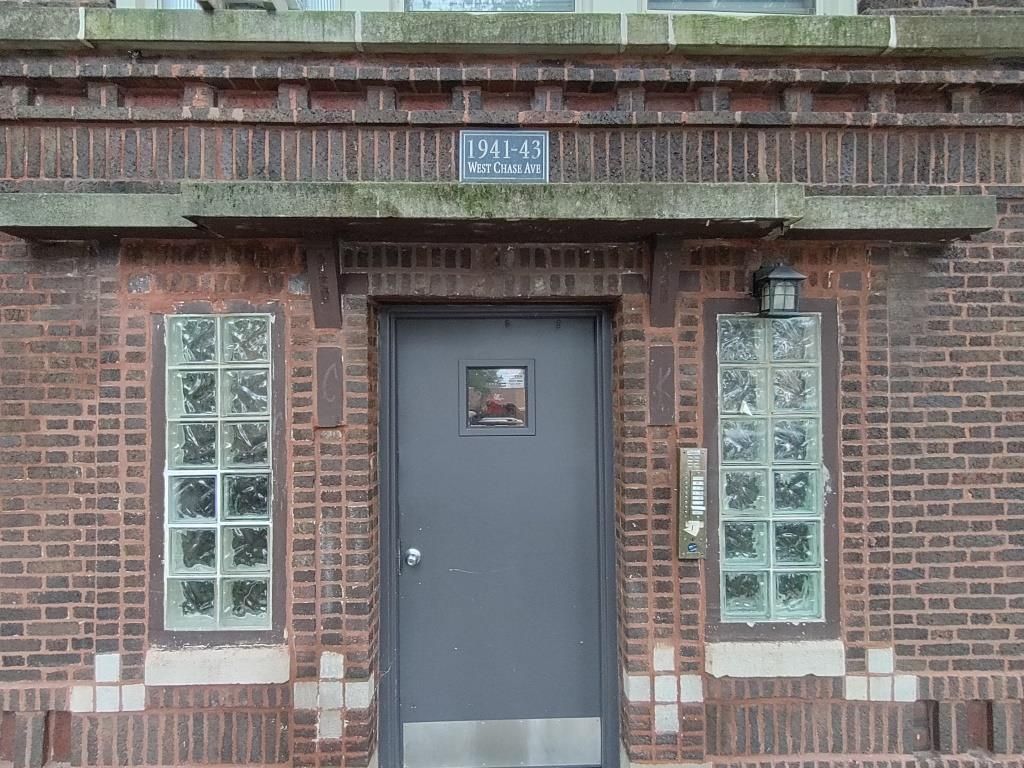 1943 W Chase Avenue Unit: 2