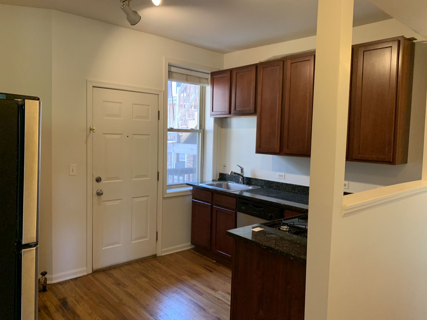 1943 W Chase Avenue Unit: 2