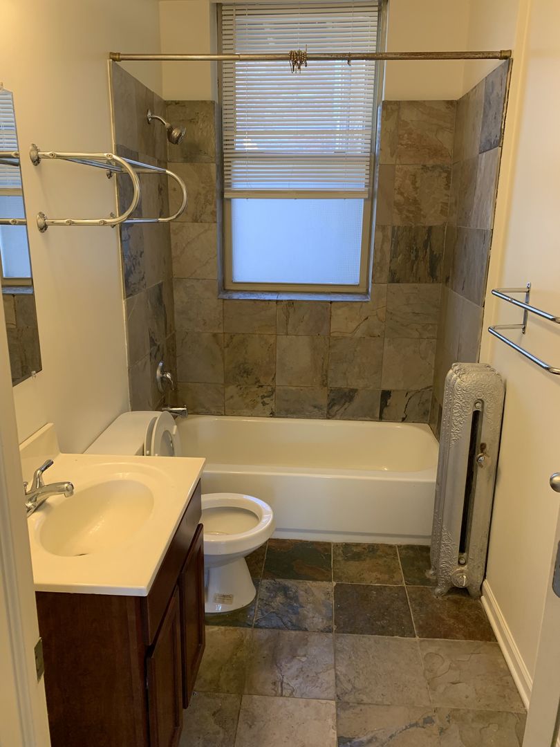 1943 W Chase Avenue Unit: 2