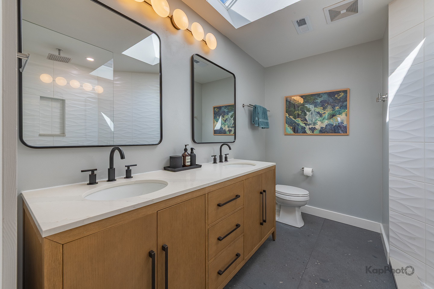 2921 N SEELEY Avenue